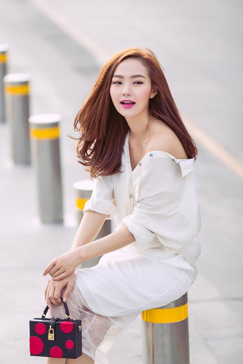 Bí quyết mặc áo sơ mi quyến rũ nhất hè từ sao Việt