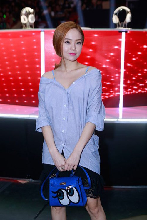 Bí quyết mặc áo sơ mi quyến rũ nhất hè từ sao Việt