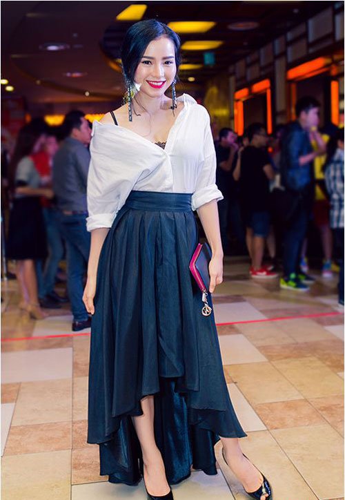 Bí quyết mặc áo sơ mi quyến rũ nhất hè từ sao Việt