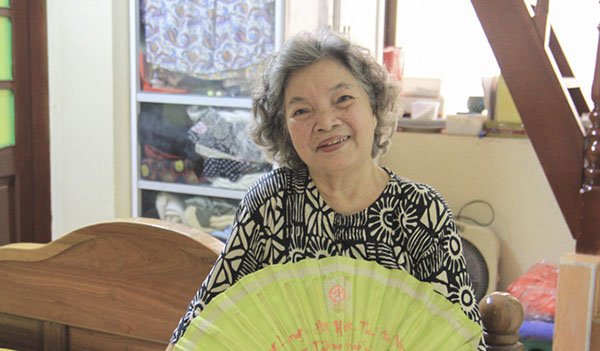 “Bà nội” của màn ảnh Việt 77 tuổi vẫn “đắt sô“