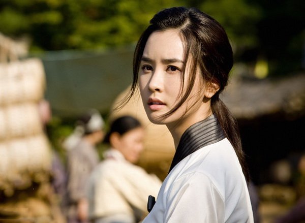 Lee Da Hae "lột xác" thành nữ chủ tịch sang chảnh