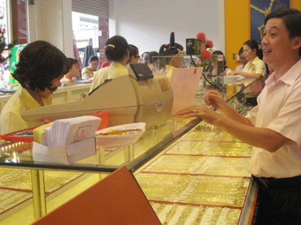 “Triệt” gian lận tuổi vàng