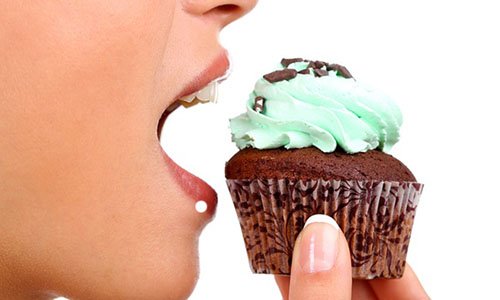 Thói ăn ngọt đang tàn phá nhan sắc bạn khủng khiếp thế nào