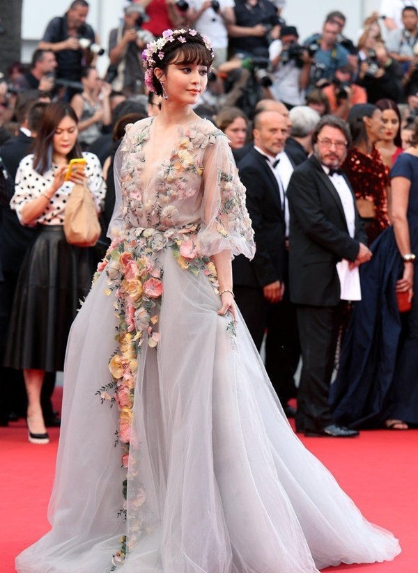 Điểm lại những chiếc đầm lộng lẫy nhất tại LHP Cannes 68