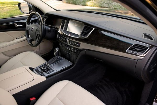 Hyundai Equus 2016: Mở cốp sau không cần dùng tay hay chìa khóa