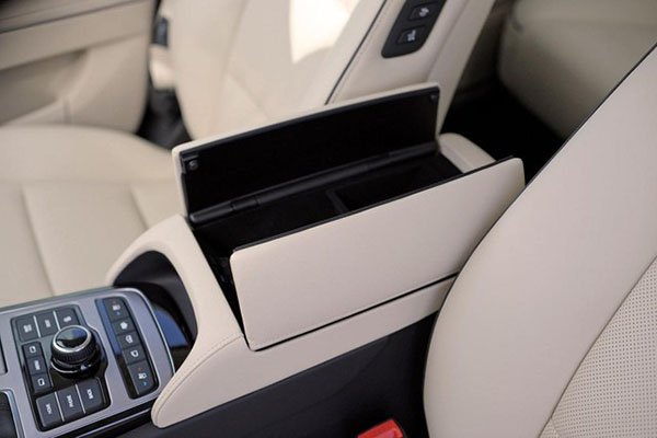 Hyundai Equus 2016: Mở cốp sau không cần dùng tay hay chìa khóa