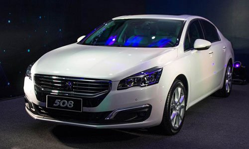 Xuất hiện đối thủ mới của Toyota Camry và C-class, giá 1,42 tỉ đồng