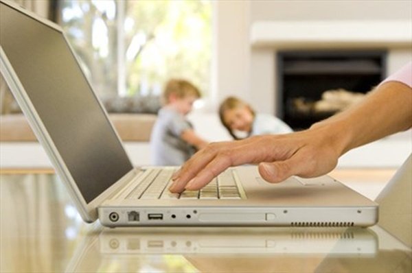 Lý do bố mẹ không nên khoe ảnh con trên mạng xã hội