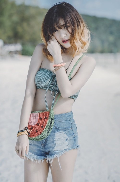 Bích Phương sexy trong MV được thực hiện ở Campuchia