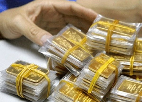 Giá vàng vẫn giảm chậm, chênh lệch với giá thế giới lên 3,7 triệu đồng/lượng