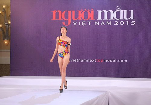 "Choáng" với cô gái cao 1,9m dự sơ tuyển Vietnam’s Next Top Model