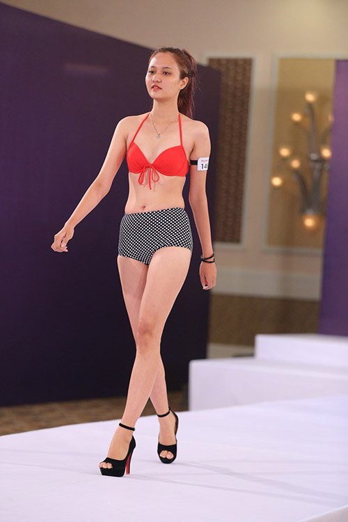 "Choáng" với cô gái cao 1,9m dự sơ tuyển Vietnam’s Next Top Model