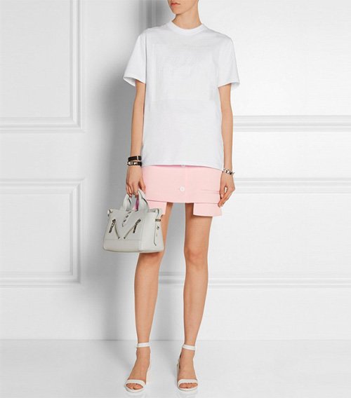 Tuổi nào thì hết thời mặc váy ngắn?