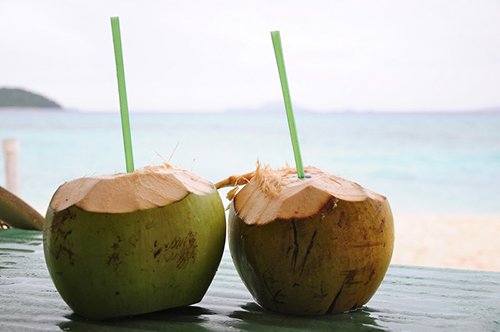 Những người "cấm uống" nước dừa