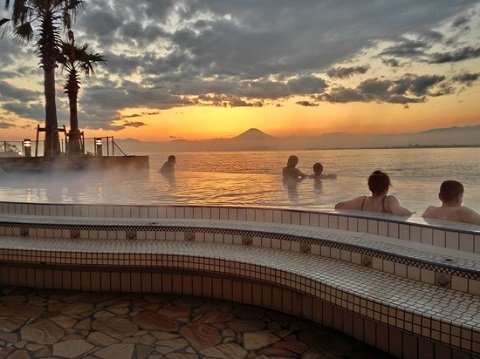 Enoshima- hòn đảo yêu thích của mọi lứa tuổi khi du lịch Nhật Bản