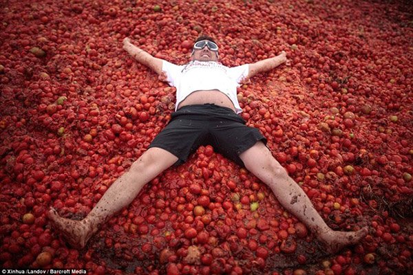 Lễ hội tiêu tốn cả trăm tấn cà chua ở Colombia
