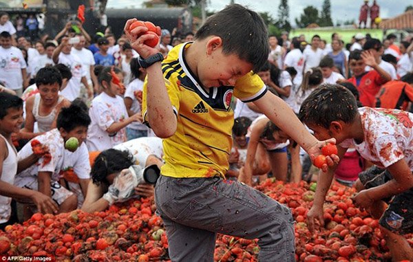 Lễ hội tiêu tốn cả trăm tấn cà chua ở Colombia