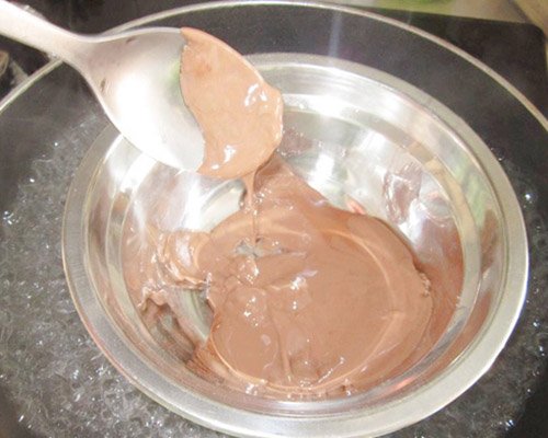 Cách làm kem socola đơn giản và hấp dẫn ngay tại nhà