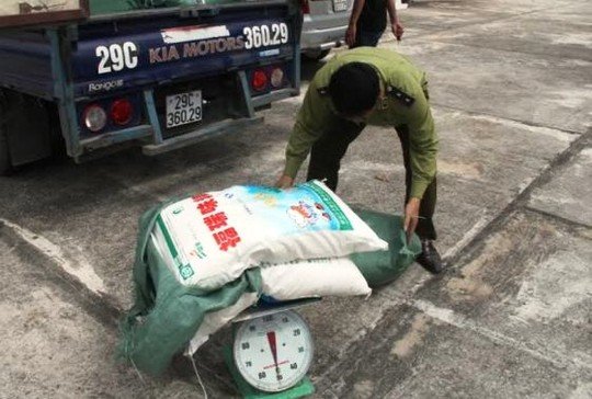 Bắt 140 bao tải mì chính giả Trung Quốc