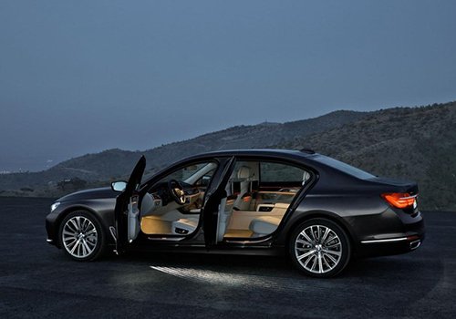 BMW 7-Series thế hệ mới ra mắt, tiết kiệm xăng như xe máy