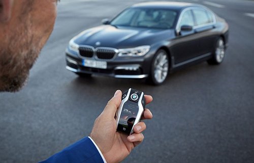 BMW 7-Series thế hệ mới ra mắt, tiết kiệm xăng như xe máy