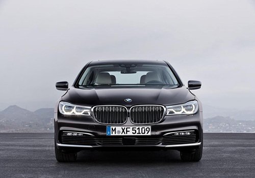 BMW 7-Series thế hệ mới ra mắt, tiết kiệm xăng như xe máy