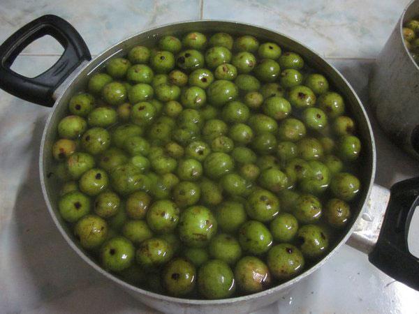 Cách muối sung giòn ngon đơn giản