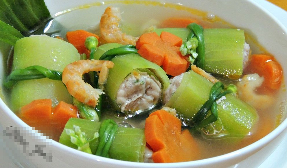 Canh bí đao cuộn thịt thơm ngon khiến chồng con mê mẩn