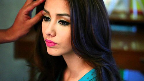 Em gái xinh đẹp của Hoa hậu Thế giới 2013 bị mưu sát