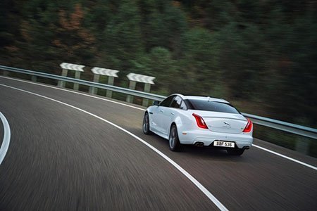 Sedan hạng sang cỡ lớn Jaguar XJ 2016 ra mắt
