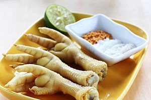 Chân gà luộc thuốc bắc lai rai ngày cuối tuần