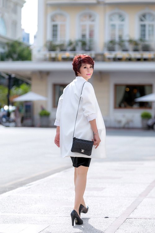 Quý cô U50 gây thương nhớ với thời trang dạo phố Sài Gòn