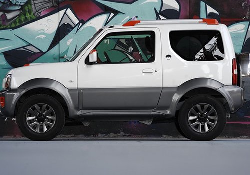 Xe offroad cỡ nhỏ Suzuki Jimny Street ra mắt với số lượng có hạn