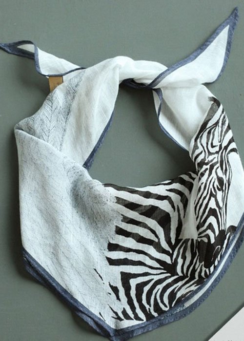 Học cách diện khăn mùa hè sành điệu như Minh Hằng