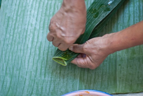 Cá nướng lá chuối thơm lừng