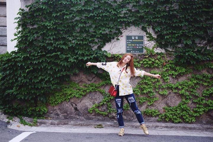 Minh Hằng nhí nhảnh với váy áo họa tiết hợp thời trang