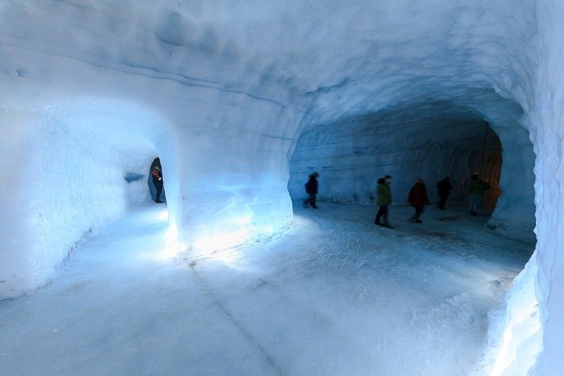 Choáng ngợp vẻ đẹp hang động băng lớn nhất thế giới