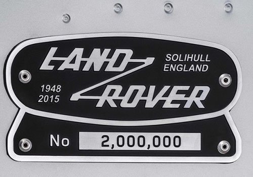 Land Rover Defender đặc biệt do toàn người nổi tiếng chung tay lắp ráp