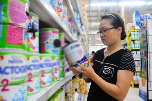 Giá sữa trẻ em "âm thầm" vượt trần: Bộ Tài chính vào cuộc