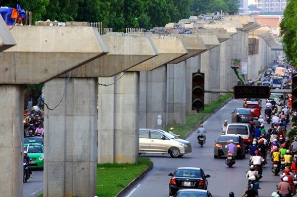 Bloomberg: Kinh tế VN tăng trưởng vượt mục tiêu nhờ phá giá tiền Đồng