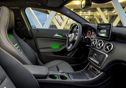 Mercedes-Benz A-Class 2016 chỉ “ăn” 3,5 lít nhiên liệu trên 100 km