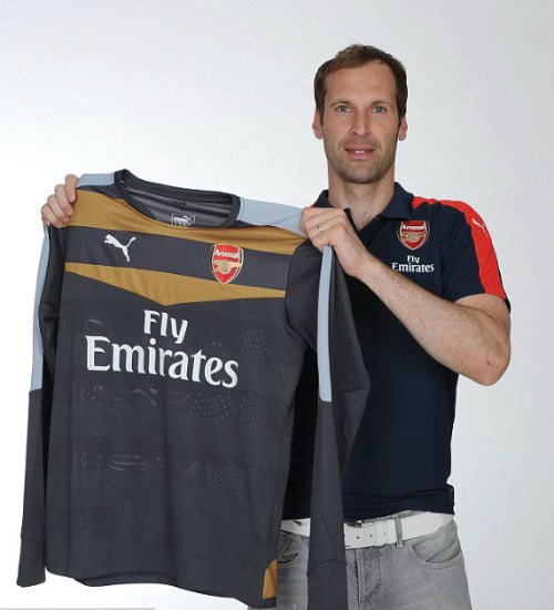 Cech chính thức là người của Arsenal