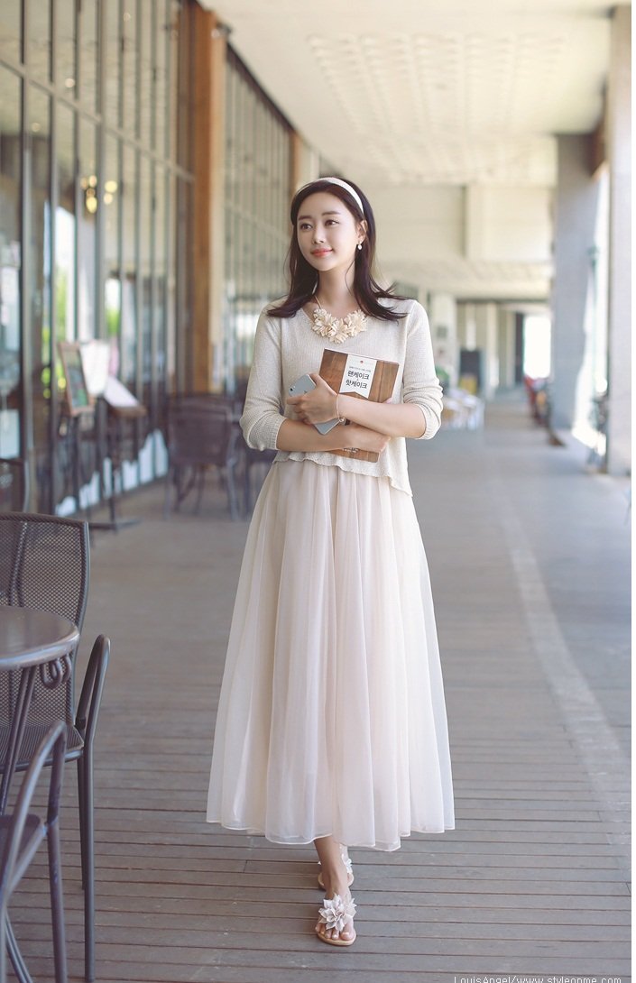 Rạng rỡ đến công sở đầu tuần với váy voan dịu dàng