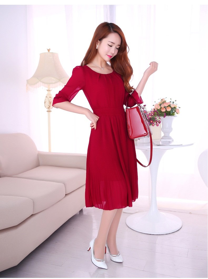 Rạng rỡ đến công sở đầu tuần với váy voan dịu dàng