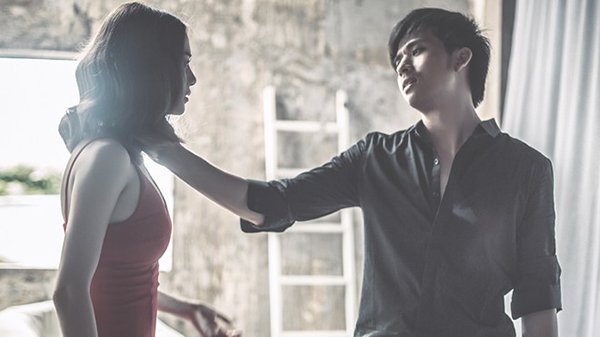 Bạn gái Sơn Tùng M-TP cá tính trong MV mới