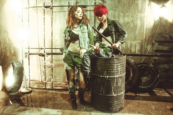 Bạn gái Sơn Tùng M-TP cá tính trong MV mới