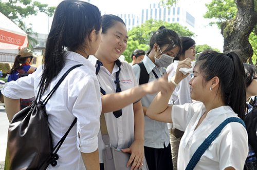 Kỳ thi THPT Quốc Gia: Dịch MERS-CoV vào đề thi Toán