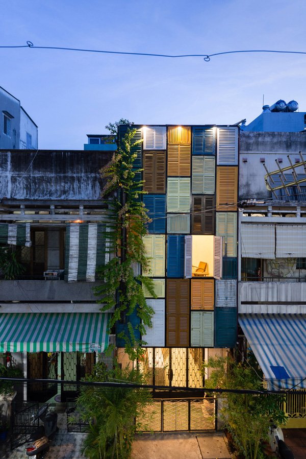 Ngôi nhà có cửa chớp đầy màu sắc tại Sài Gòn được báo Mỹ khen nức nở