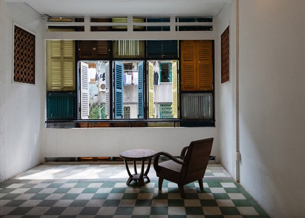 Ngôi nhà có cửa chớp đầy màu sắc tại Sài Gòn được báo Mỹ khen nức nở