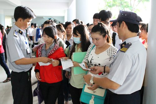 Sáng nay, thí sinh làm bài thi môn Văn thời gian 180 phút